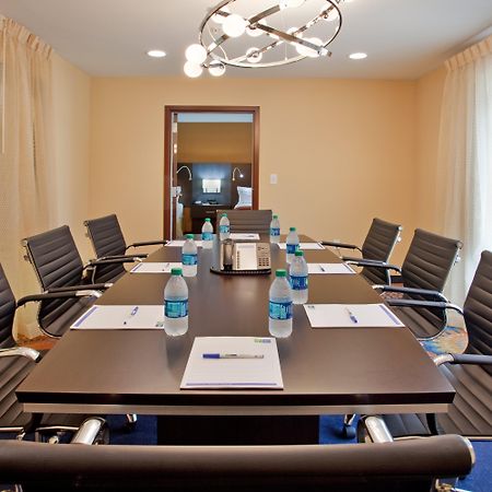 Woodson Terrace Holiday Inn Express & Suites St Louis Airport By Ihg מראה חיצוני תמונה