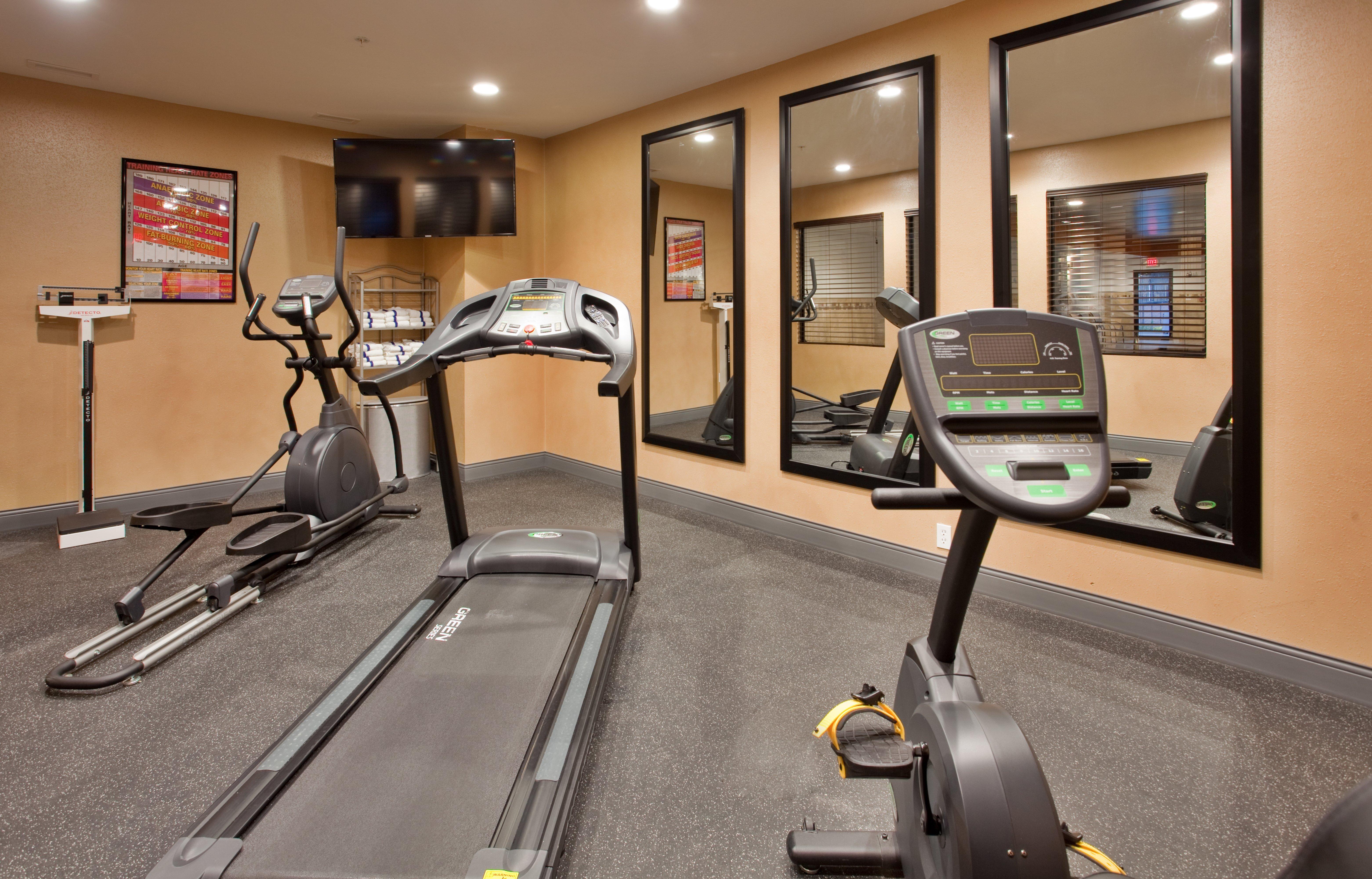 Woodson Terrace Holiday Inn Express & Suites St Louis Airport By Ihg מראה חיצוני תמונה