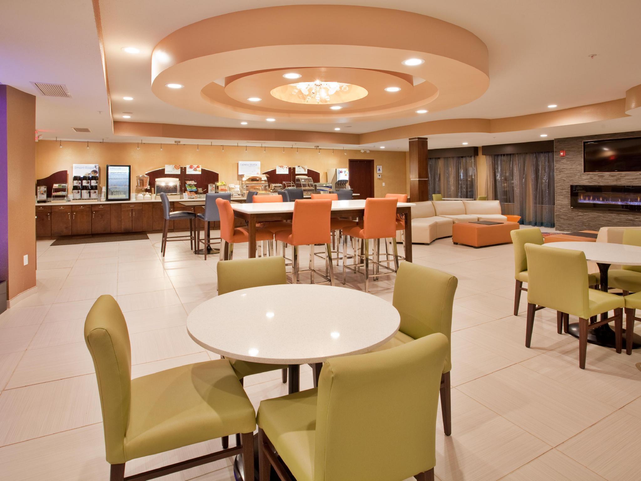 Woodson Terrace Holiday Inn Express & Suites St Louis Airport By Ihg מראה חיצוני תמונה